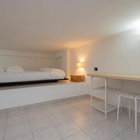 I Host - Breno 1 Appartement Milaan